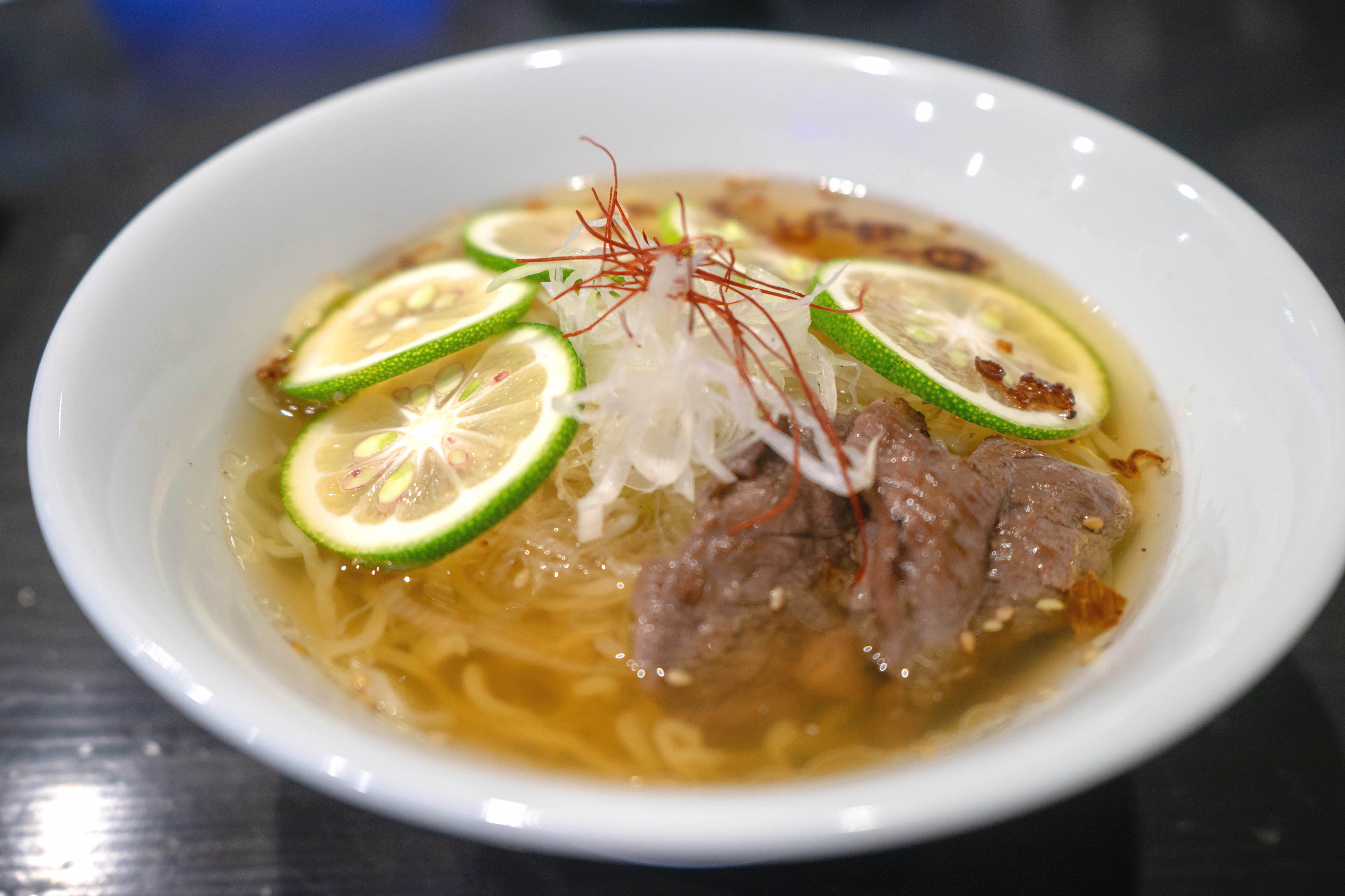 六本木の隠れらーめん店！クラブのような内装には驚愕！【麺劇場玄瑛六本木店】