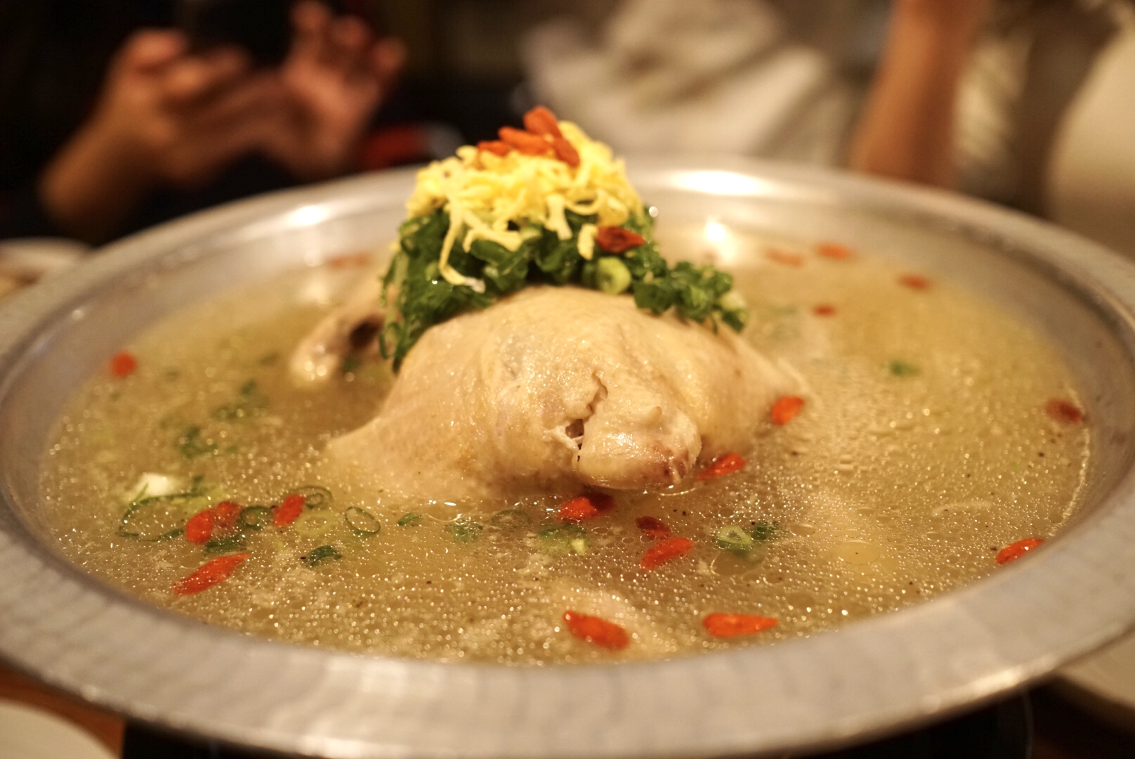 絶品！味付き肉の名物「参鶏湯」を味わいたいなら、大阪の「韓味一 朴邸」を訪問せよ！