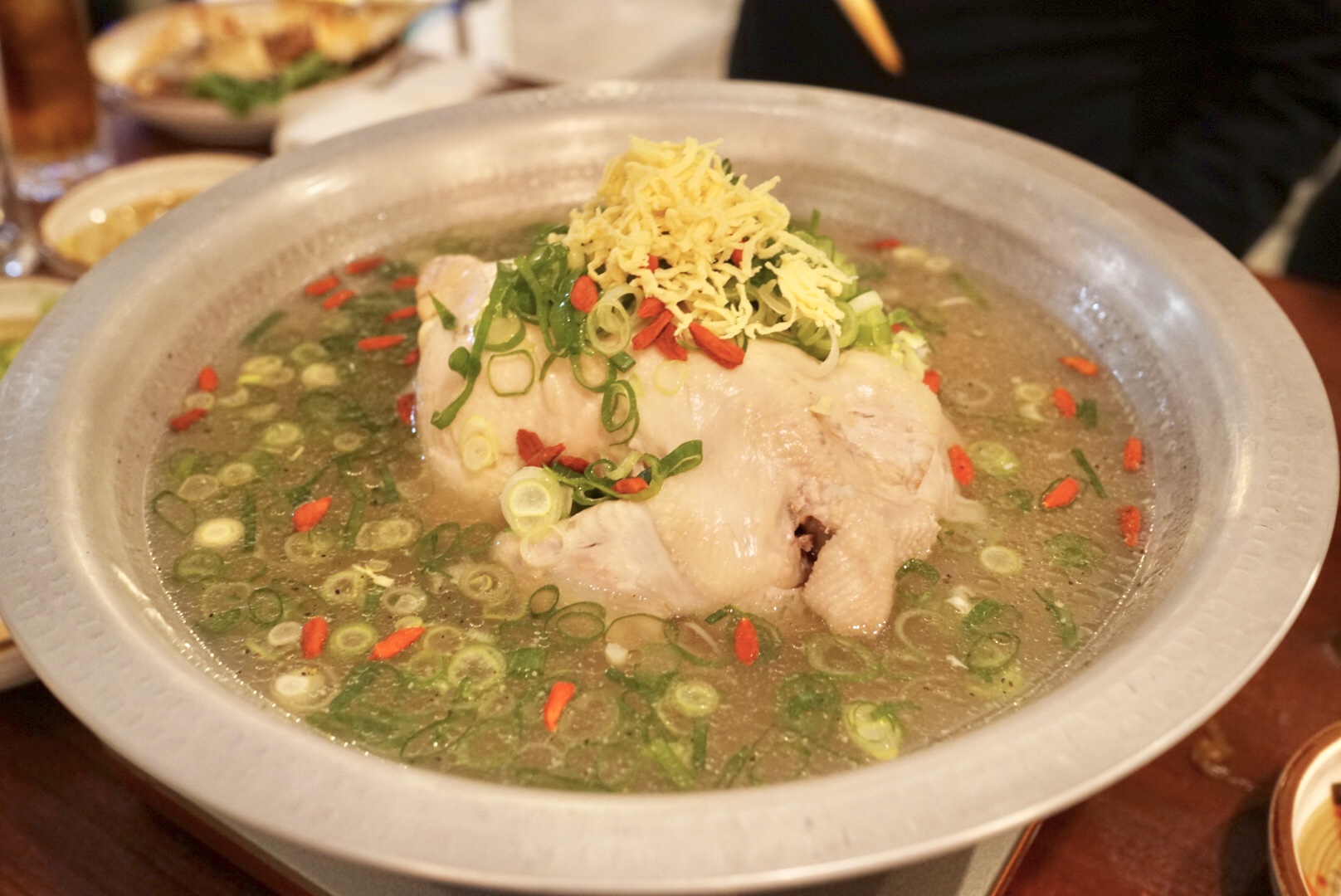 怒涛の前菜の数々？！どれもこれも驚愕の美味しさ！メインの参鶏湯も圧巻『韓国食堂 入ル 坂上ル』！