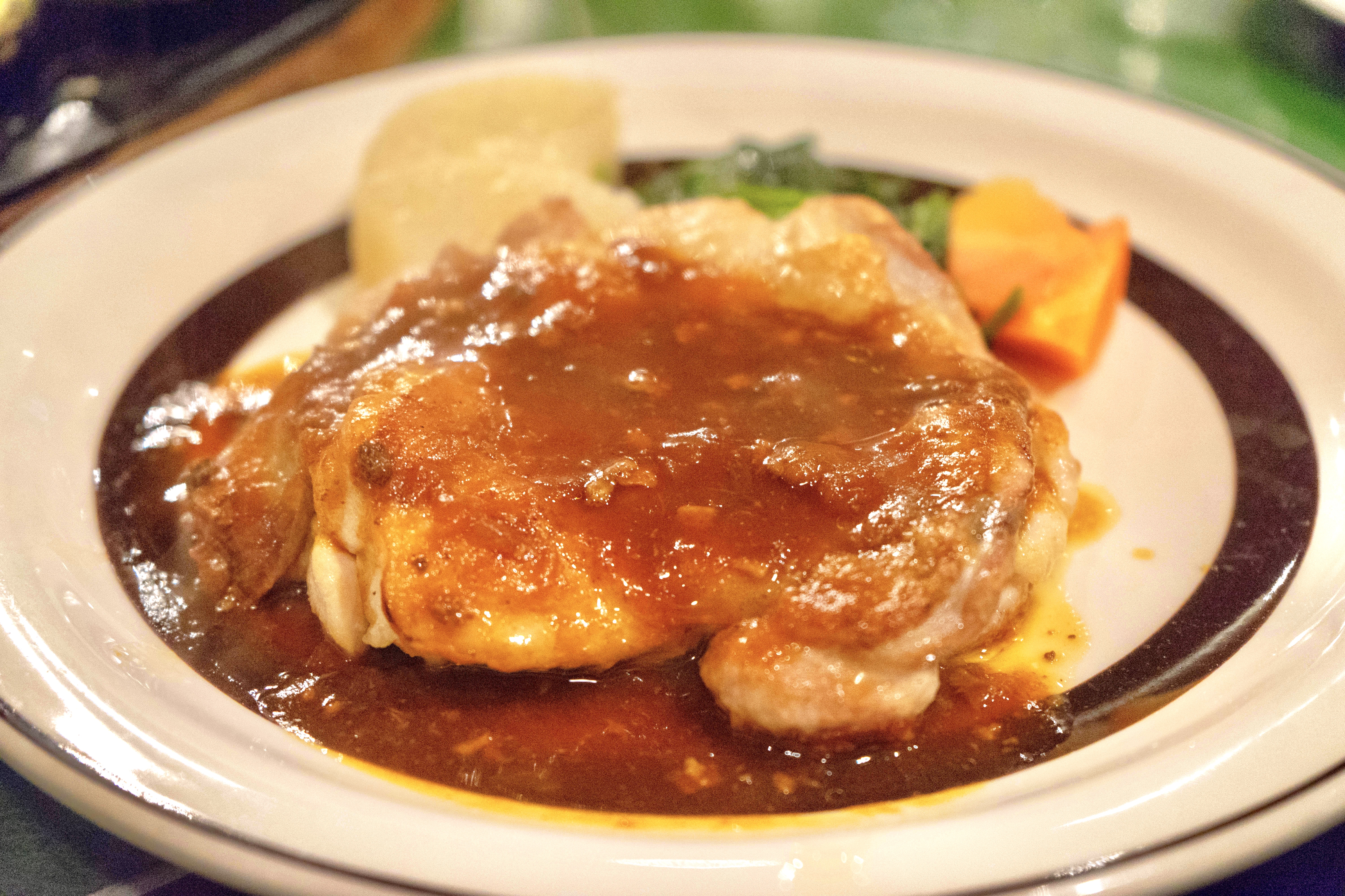 孤独のグルメの聖地巡礼。街の人気洋食屋！なんでも揃っている料理の量にツイツイ食べ過ぎる？！『BORRACHO』