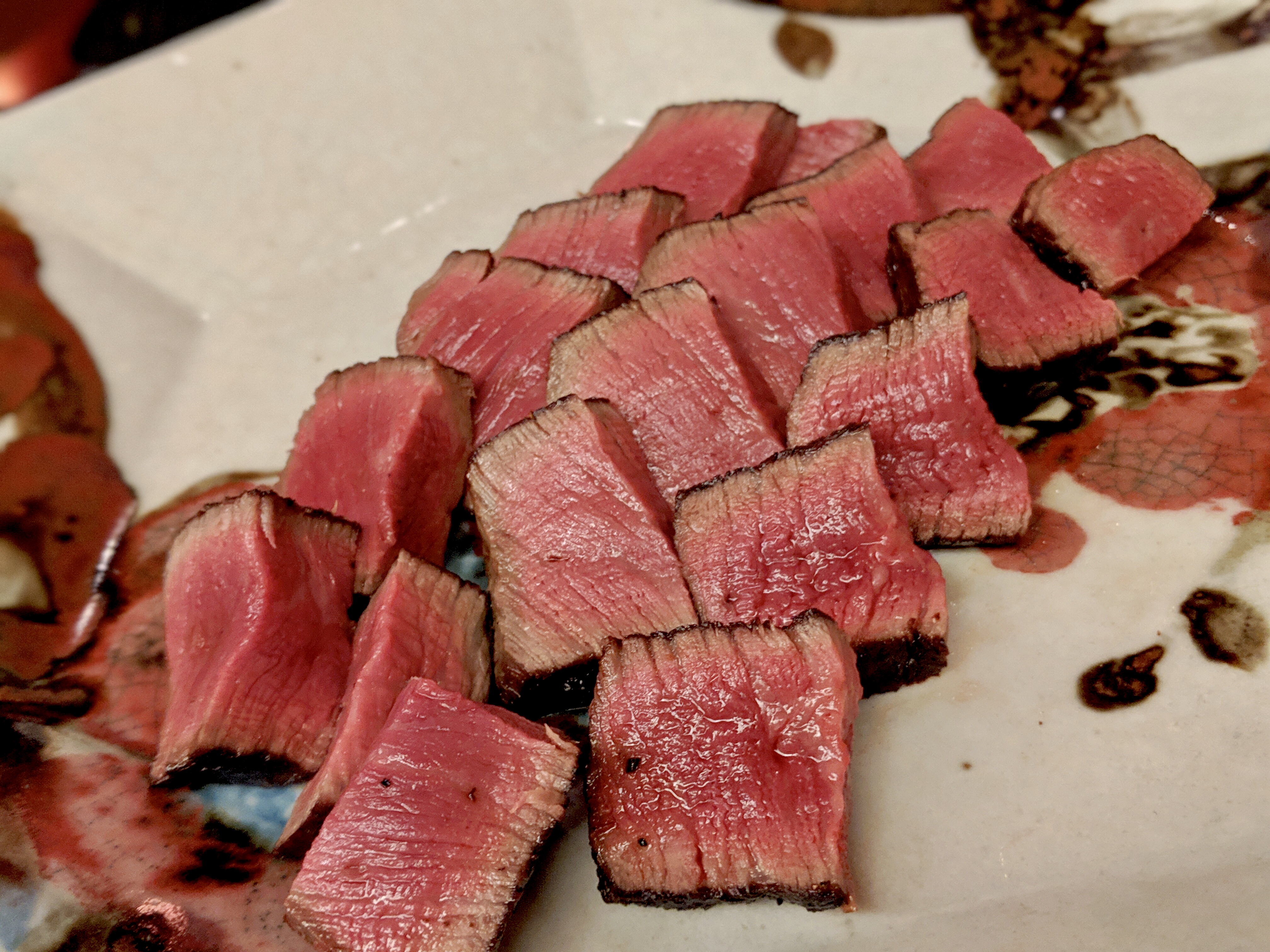 祇園の裏路地に佇む肉割烹の名店『にくの匠 三芳』で最高級和牛を味わう