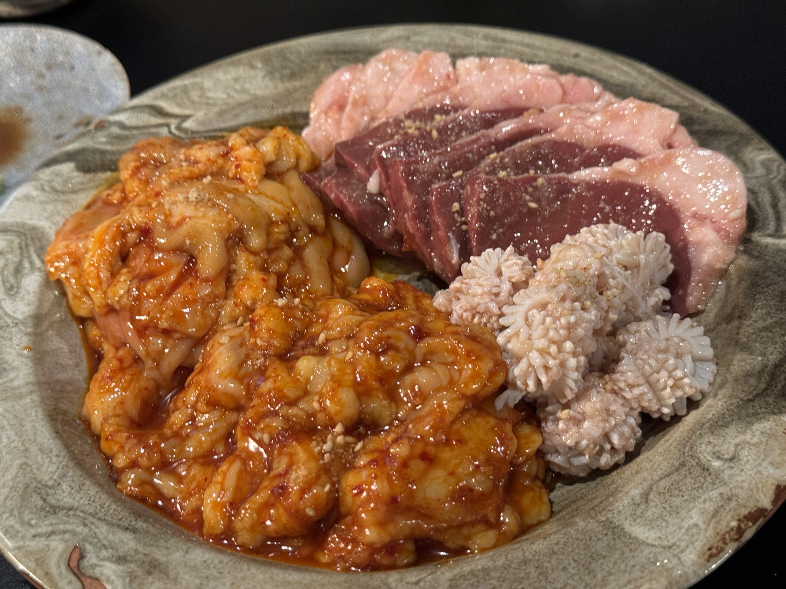 特にホルモン系のお肉が絶品！旨味を最大限に引き出す「京焼肉つじ」