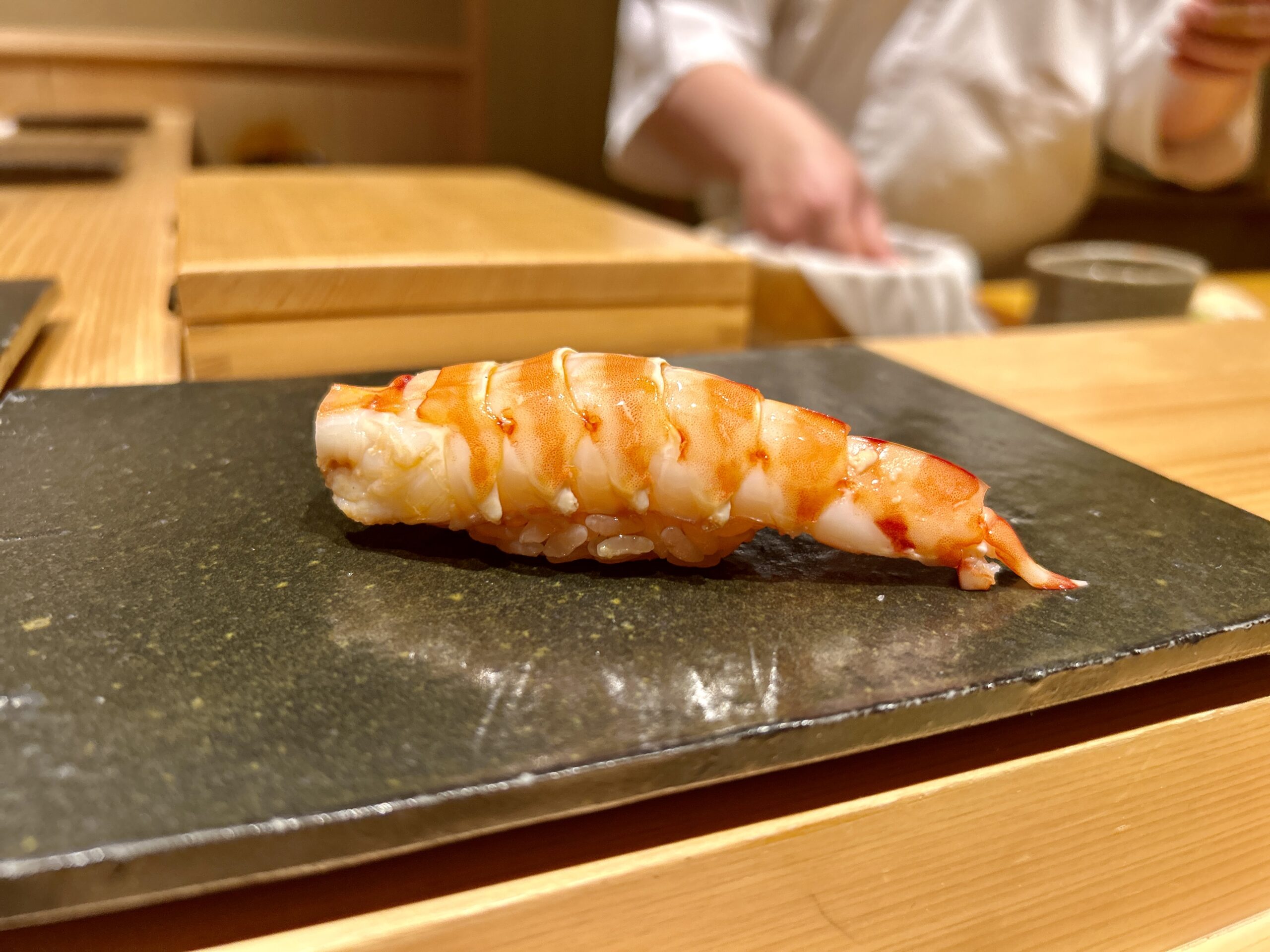 【築地グルメ】銘店のDNAを引き継ぐ、実直な握りを堪能できる＜鮨処 やまと＞