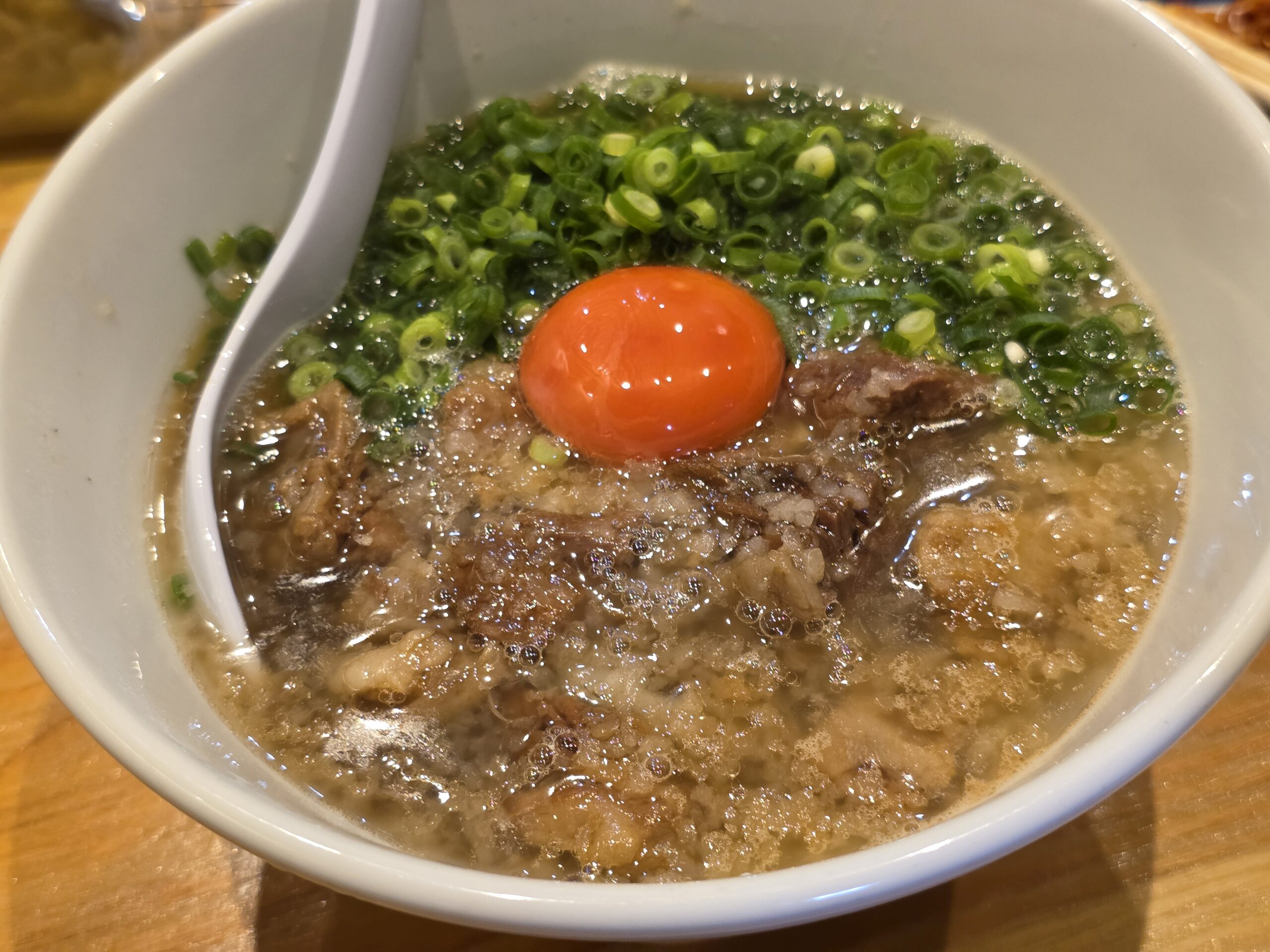 朝7時から禁断の味!? 福岡・箱崎『うどん箱太郎』の”脂うどん”が悪魔的すぎた…